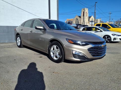 Used 2023 Chevrolet Malibu LT image 3