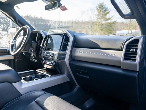 Used 2022 Ford F250 Lariat w/ Black Appearance Package image 12