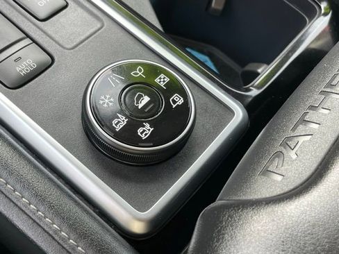 Certified 2023 Nissan Pathfinder SL AWD/4WD image 24