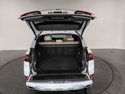 Used 2022 BMW X5 xDrive40i w/ Executive Package image 9