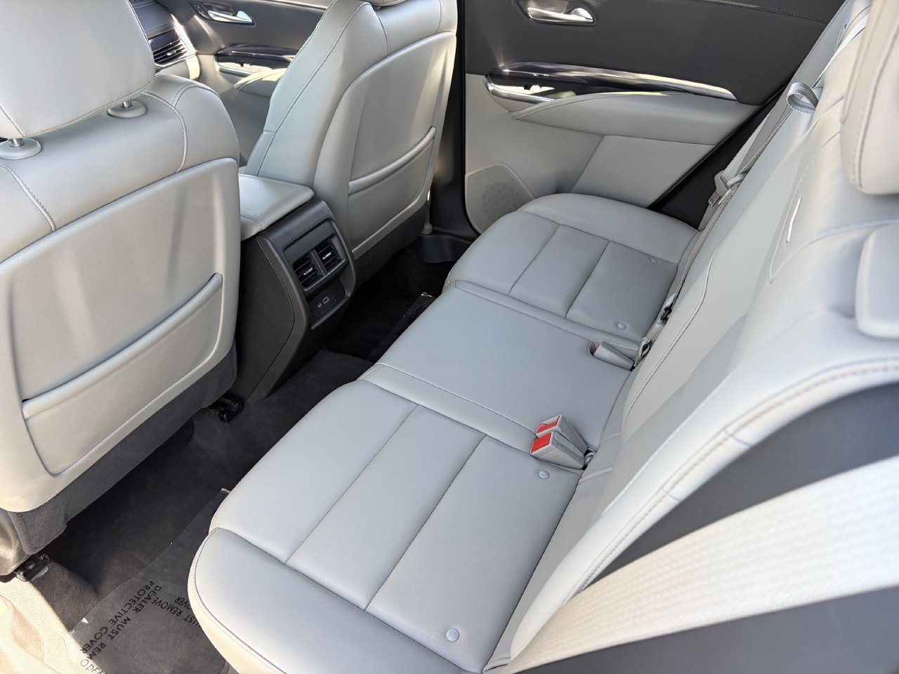 Certified 2023 Cadillac XT4 Luxury w/ Driver Awareness Package FWD image 17