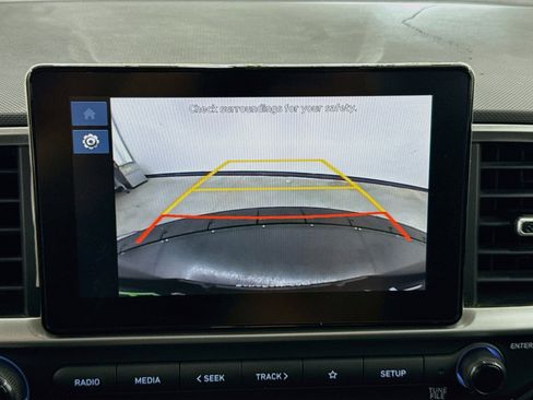 Used 2025 Hyundai Venue SEL FWD image 23