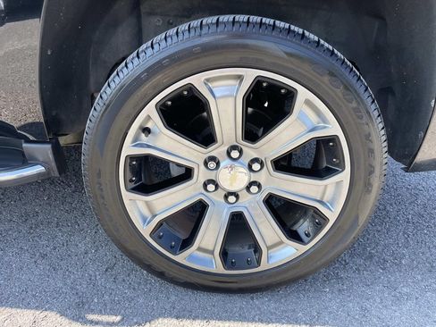 Used 2018 Chevrolet Tahoe Premier AWD/4WD image 16