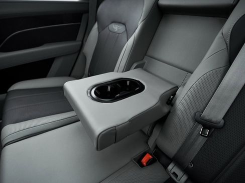 Used 2023 Bentley Bentayga Extended Wheelbase image 49