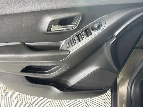 Used 2022 Chevrolet Trax LT w/ Driver Confidence Package image 10