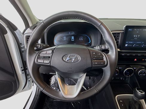 Used 2026 Hyundai Venue SEL FWD image 13