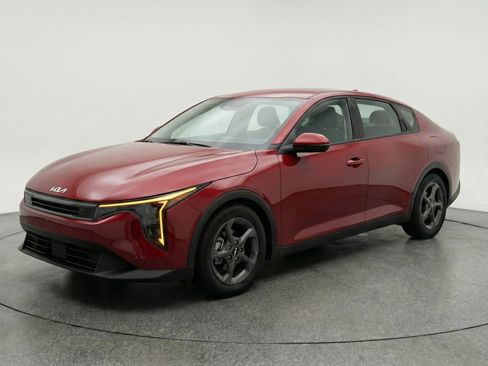 Used 2025 Kia K4 LXS image 3