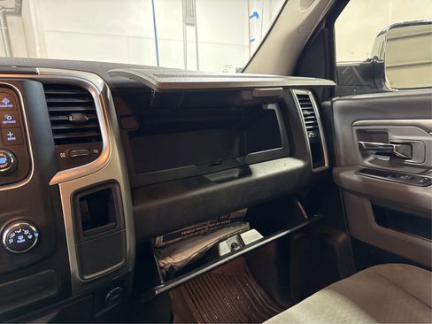 Used 2019 RAM 1500 Classic SLT image 30