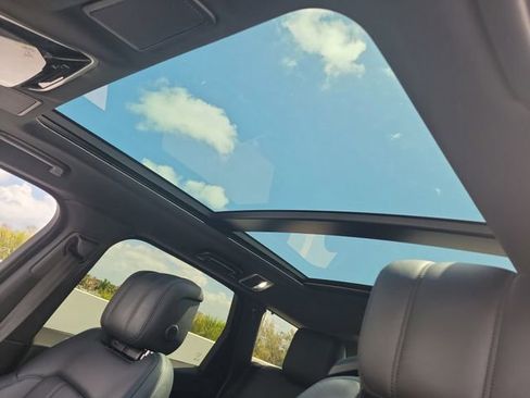 Used 2020 Land Rover Range Rover Sport HSE image 17