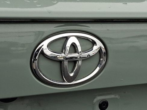 Used 2021 Toyota RAV4 XLE image 22