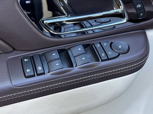 Used 2011 Cadillac Escalade ESV Platinum image 13