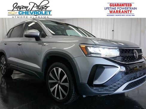 Used 2024 Volkswagen Taos SE FWD image 1
