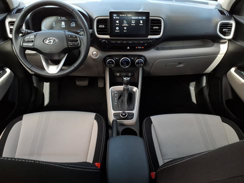 Certified 2025 Hyundai Venue SEL FWD image 16
