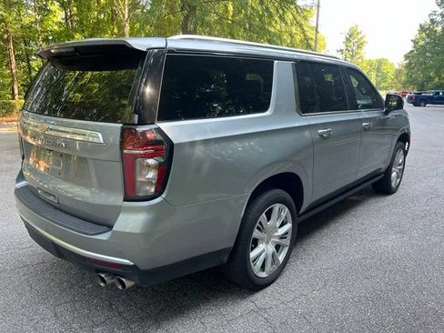 Used 2024 Chevrolet Suburban High Country AWD/4WD image 9