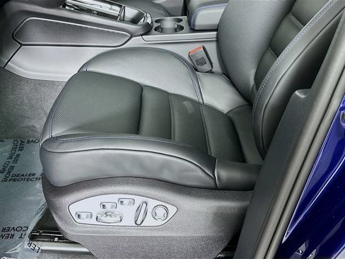 Certified 2026 Porsche Macan AWD/4WD image 18