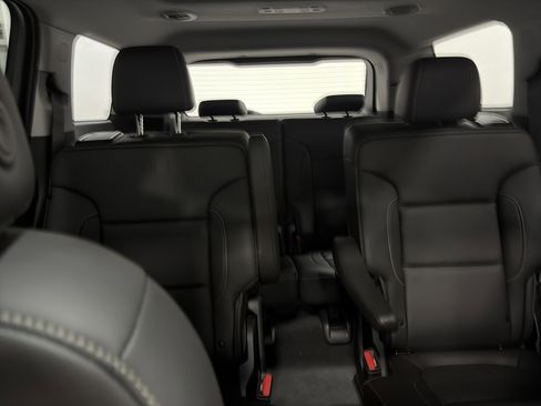 Used 2023 GMC Acadia SLT w/ Technology Package image 39