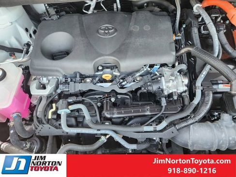 Used 2025 Toyota Sienna XLE AWD/4WD image 31
