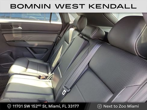 Used 2022 Volkswagen Atlas Cross Sport SEL R-Line image 13