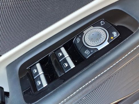 Used 2024 Lincoln Nautilus Premier image 16