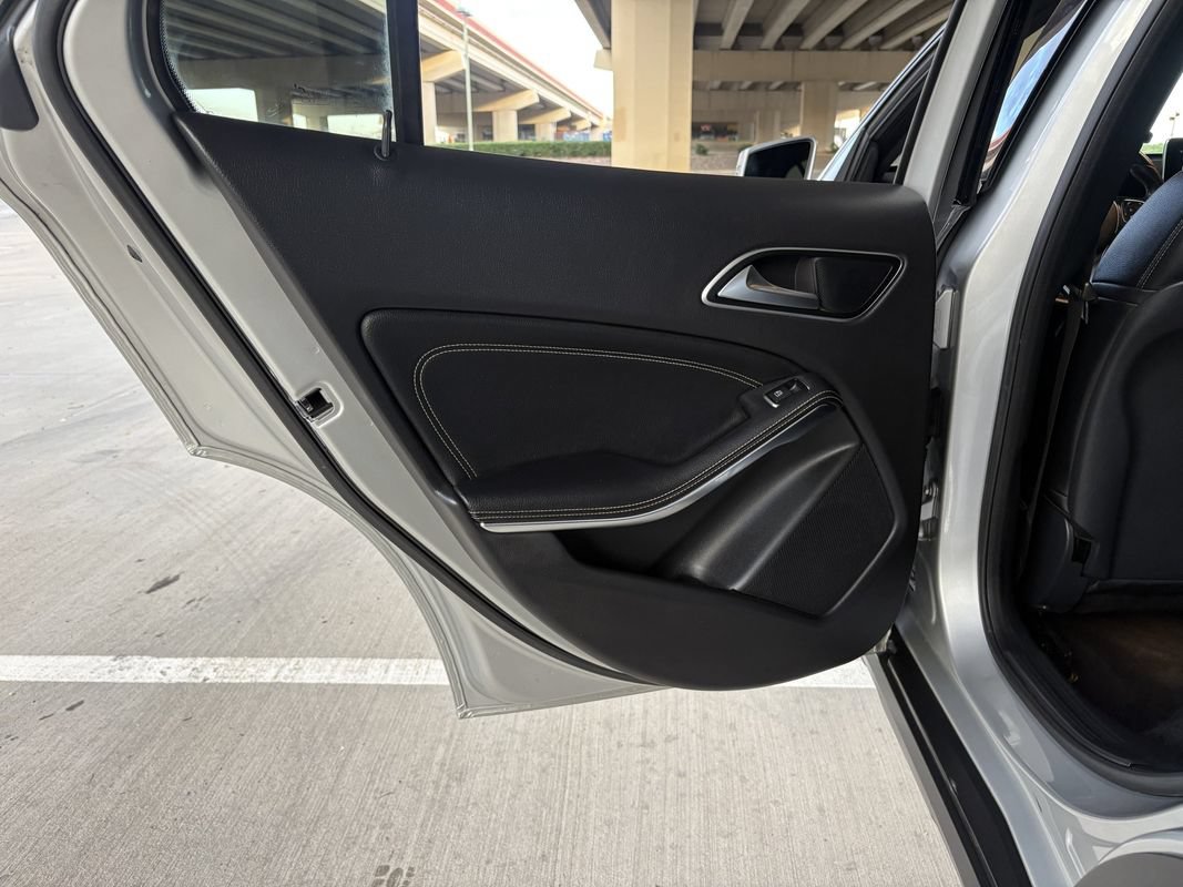 Used 2016 Mercedes-Benz GLA 250 image 25