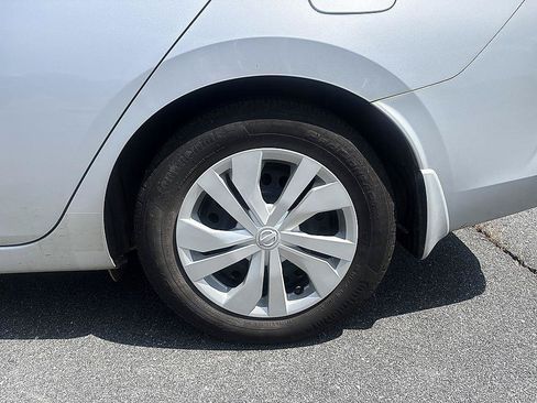 Used 2022 Nissan Versa S FWD image 10
