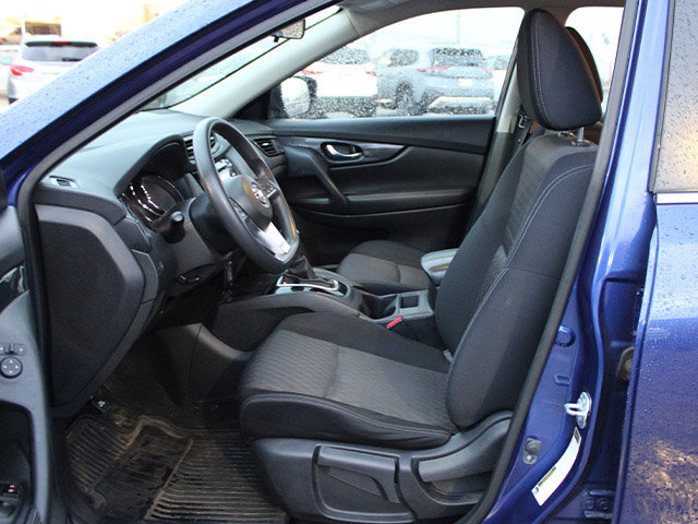 Used 2017 Nissan Rogue S AWD/4WD image 12
