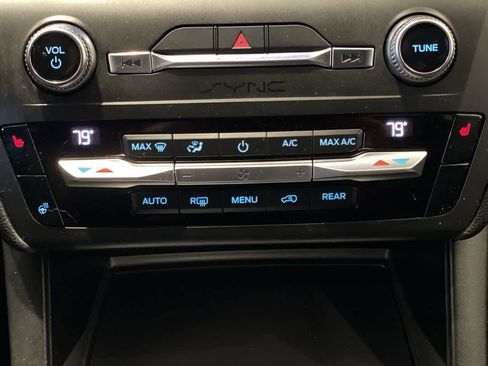 Used 2020 Ford Explorer XLT w/ Comfort Package image 21