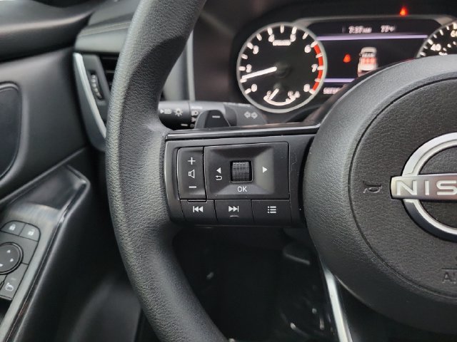 Used 2024 Nissan Rogue S FWD image 15
