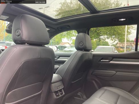 Used 2025 GMC Terrain Elevation w/ Elevation Premium Package AWD/4WD image 15