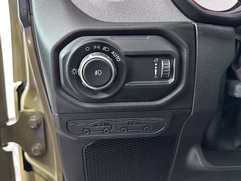 Used 2025 Jeep Wrangler Sport S image 29