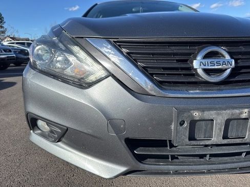 Used 2017 Nissan Altima 2.5 SR w/ LED Appearance Package image 9