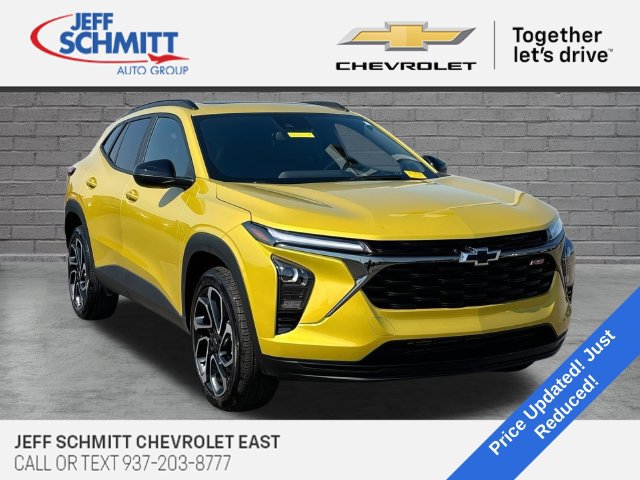 Used 2025 Chevrolet Trax RS w/ Sunroof Package FWD image 1