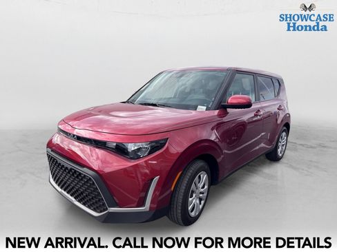 Used 2023 Kia Soul LX FWD image 2