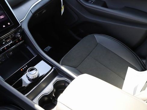 New 2025 Jeep Grand Cherokee Altitude AWD/4WD image 25