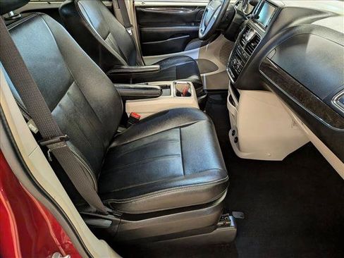 Used 2016 Chrysler Town & Country Touring w/ Driver Convenience Group FWD image 24