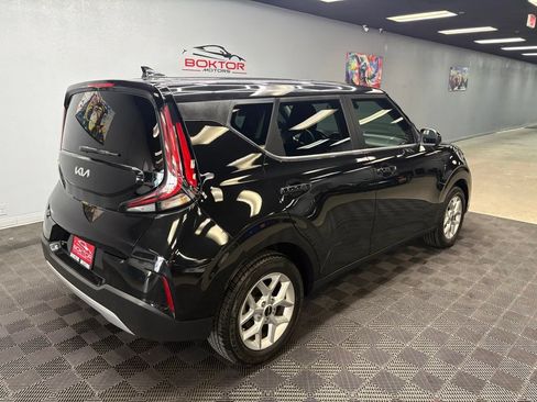 Used 2023 Kia Soul LX w/ LX Technology Package FWD image 11