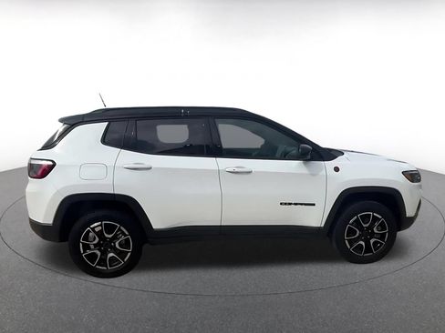 Used 2025 Jeep Compass Trailhawk AWD/4WD image 16