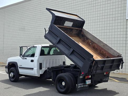 Used 2004 Chevrolet Silverado 3500 4x4 Regular Cab w/ Snow Plow Prep Package image 10