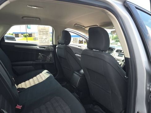 Used 2017 Ford Fusion SE FWD image 37