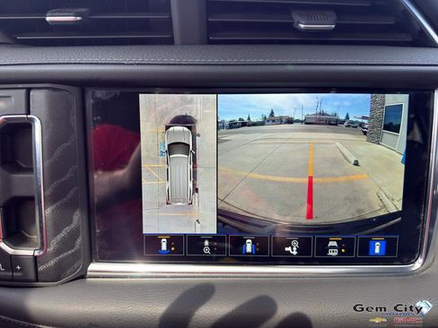 Used 2023 GMC Yukon XL Denali AWD/4WD image 23