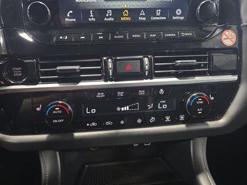 Used 2025 Nissan Pathfinder SL FWD image 24