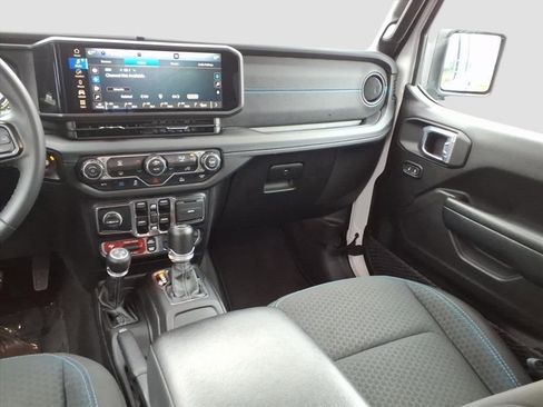 Used 2024 Jeep Wrangler Unlimited Rubicon 4xe image 14