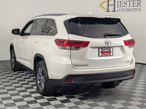 Used 2019 Toyota Highlander XLE image 5