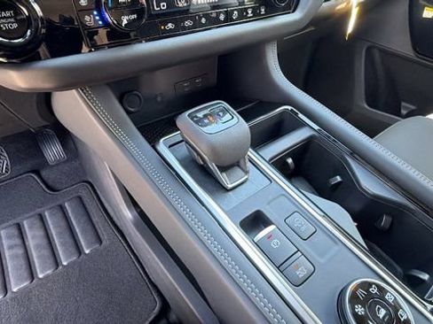 New 2026 Nissan Pathfinder Platinum AWD/4WD image 24