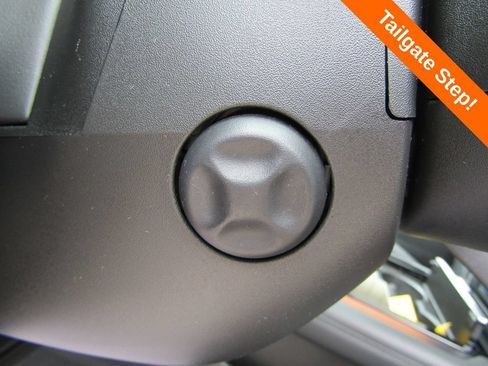 Used 2025 GMC Yukon Denali AWD/4WD image 9