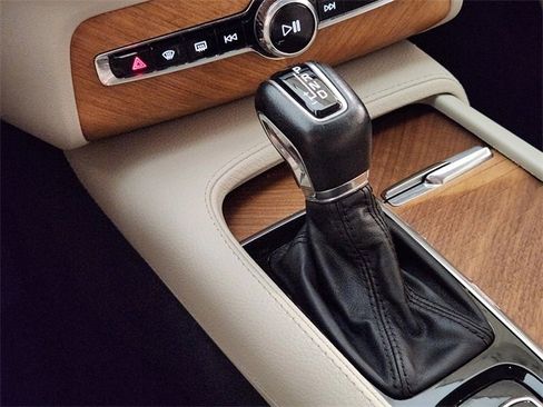 Used 2021 Volvo XC90 T6 Momentum w/ Advanced Package image 20