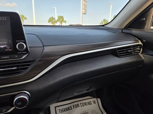 Used 2024 Nissan Altima 2.5 SV FWD image 36