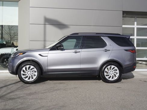 Used 2025 Land Rover Discovery S image 8