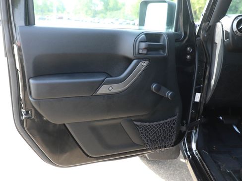 Used 2017 Jeep Wrangler Sport w/ Connectivity Group AWD/4WD image 15