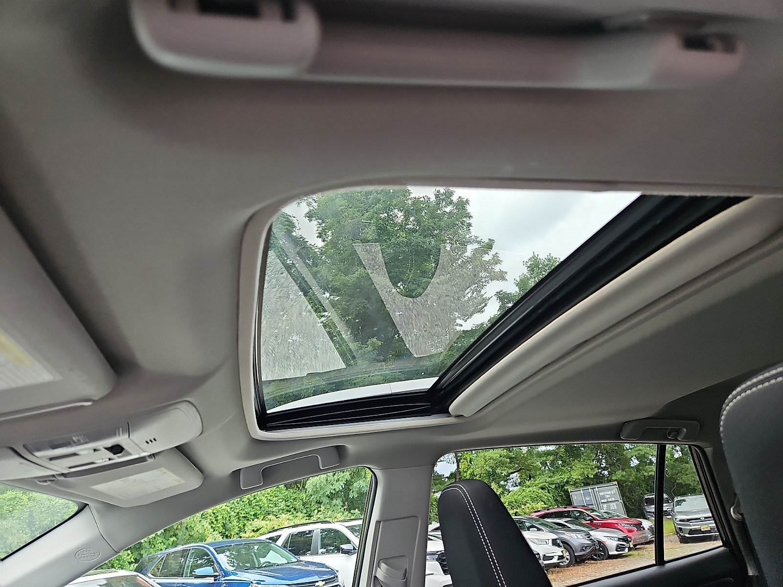 Used 2017 Toyota RAV4 XLE AWD/4WD image 15